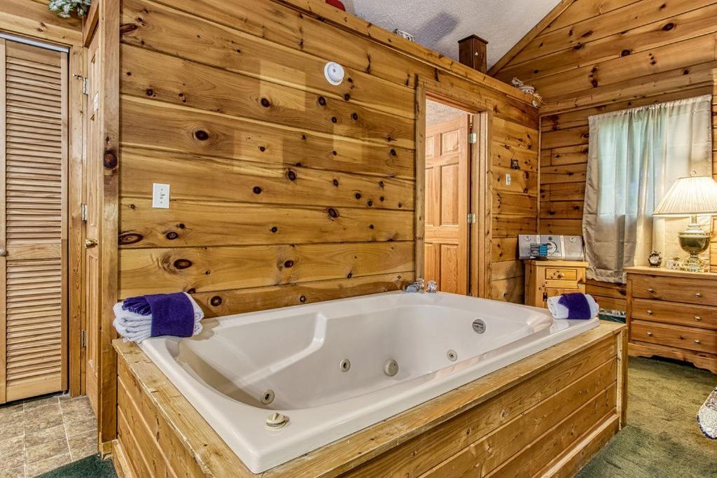 פיג'ן פורג' Forever Yours, Hot Tub, 1089 Of Free Attraction Tickets For Each Paid Day, Dollywood And More מראה חיצוני תמונה
