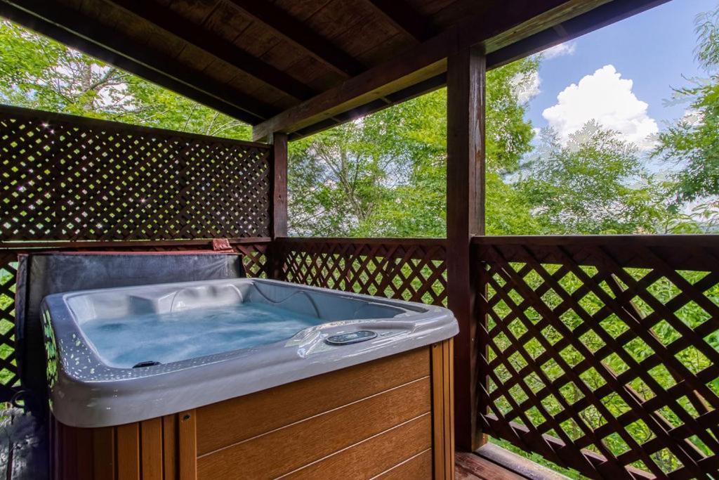 פיג'ן פורג' Forever Yours, Hot Tub, 1089 Of Free Attraction Tickets For Each Paid Day, Dollywood And More מראה חיצוני תמונה