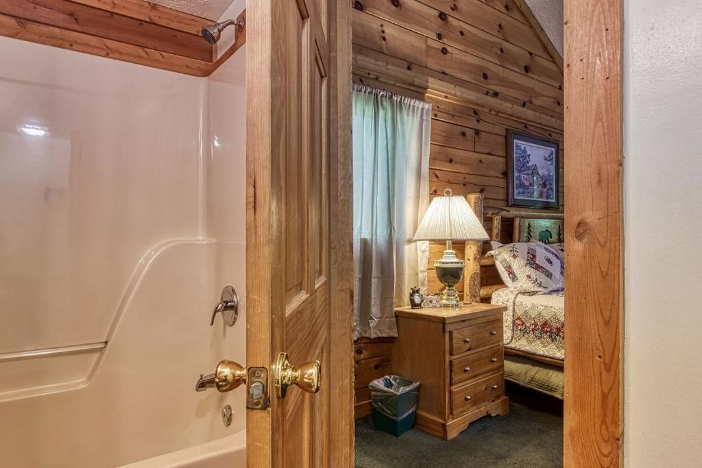 פיג'ן פורג' Forever Yours, Hot Tub, 1089 Of Free Attraction Tickets For Each Paid Day, Dollywood And More מראה חיצוני תמונה